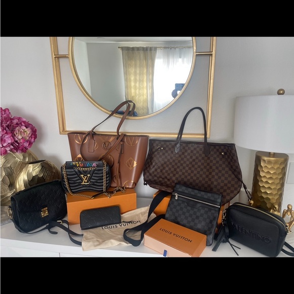 New and used purses un excellent condition only used couple times. - Picture 13 of 15